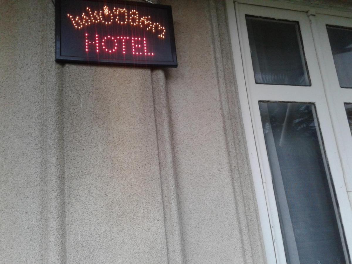 Levani'S Guesthouse Зугдиди Екстериор снимка