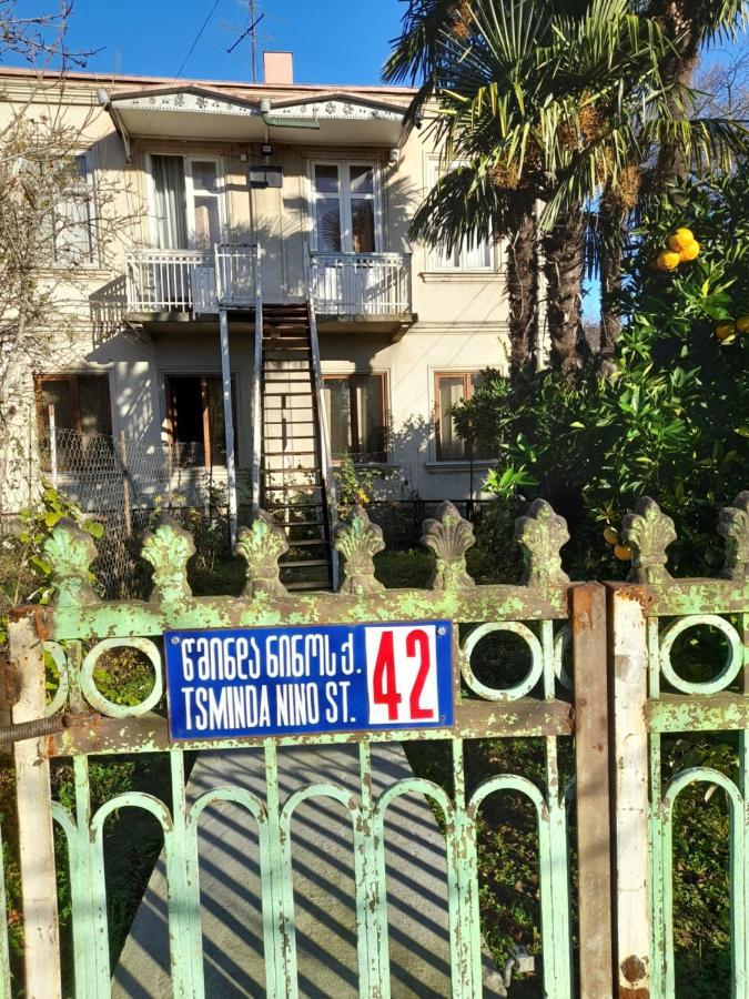 Levani'S Guesthouse Зугдиди Екстериор снимка
