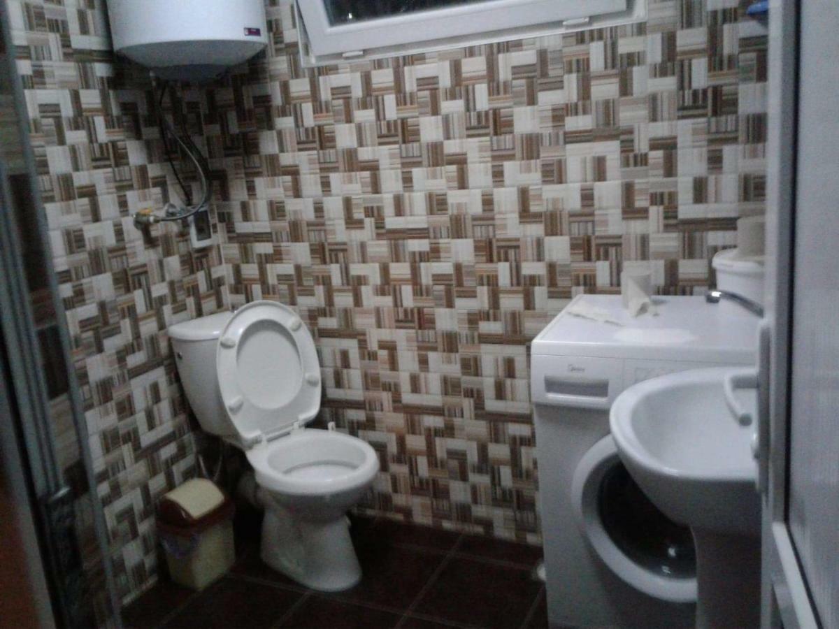 Levani'S Guesthouse Зугдиди Екстериор снимка